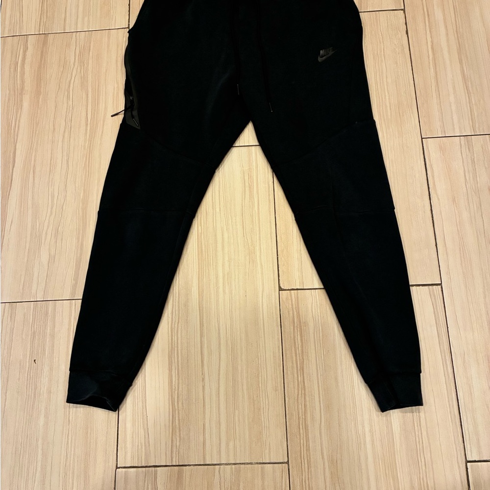 Nike black joggers with zipper pockets